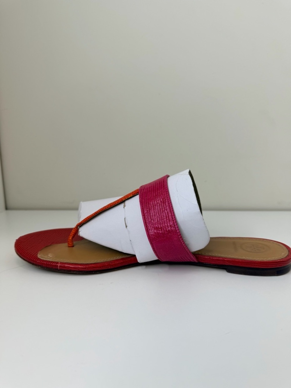 Tory Burch Kira Thong Sandals Tejus Embossed Leather Size 9.5 vacation summer - Picture 6 of 15
